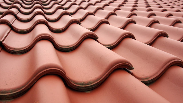 Dachsanierung: Dachfenster, Dachziegel, Dachpfannen	