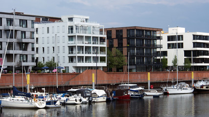 Bremen: Apartmenthäuser im Überseehafen