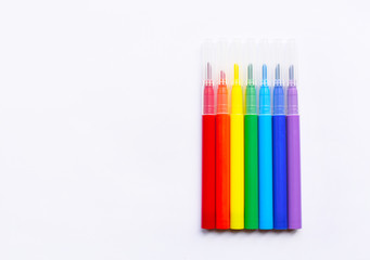 markers on a white background are in the order of colors of the rainbow