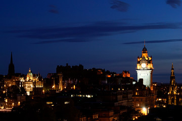 Fototapeta na wymiar Blick über Edinburgh bei Nacht