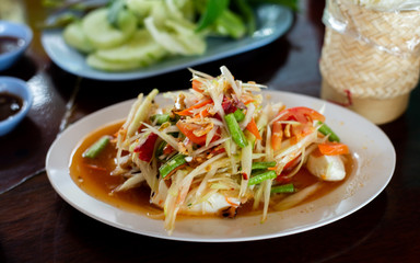papaya salad in thai call 