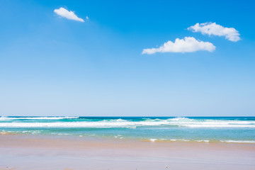 Fototapeta na wymiar Beautiful beach and tropical sea and blue sky
