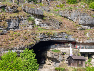 Fototapeta na wymiar Blick auf die Teufelshöhle in der Fränkischen Schweiz