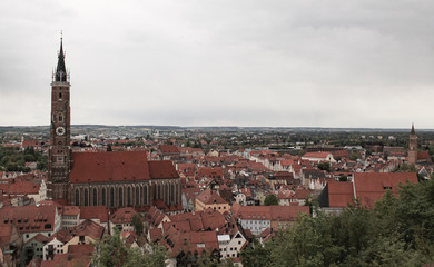 Fototapeta premium Landshuter Altstadtpanorama mit St. Martin