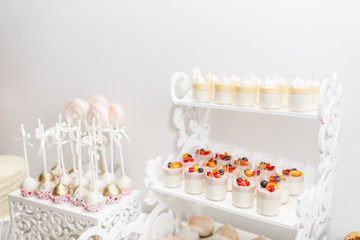 Fototapeta na wymiar Delicious sweet buffet with cupcakes. Candy Bar.