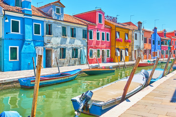 Fototapeta na wymiar Canal in Burano - Venice