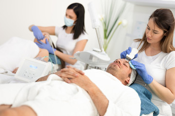 Obraz premium Couple on cosmetic treatment