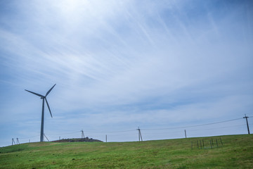 Fototapeta na wymiar 山頂の風車