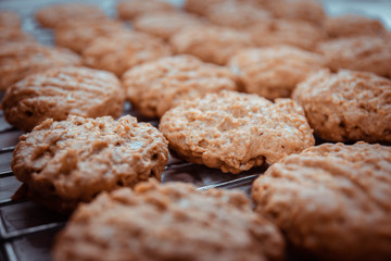 Oatmeal cookies put it on the grill to wait for it to cool.