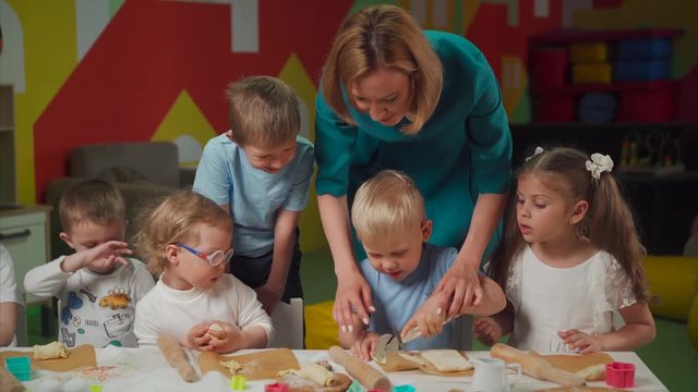 Kids Cut The Dough