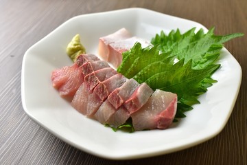 ブリの刺身