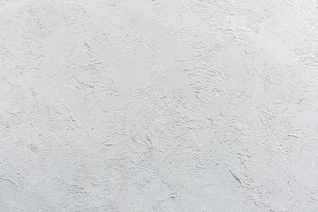 白い漆喰の壁