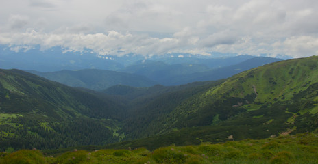 Obraz premium Hiking with a tent through Petros to Hoverla, Lake Nesamovite, Mount Pop Ivan Observatory.