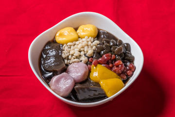 台湾の黒い薬膳ゼリー　Taiwanese black herbal medicine jelly