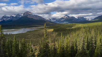 Obraz premium Clouds over landscape, Saskatchewan River Crossing, Icefields Parkway, Jasper, Alberta, Canada