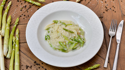 vegan risotto with asparagus