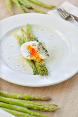 egg plow with green asparagus