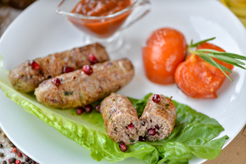 grilled sausages with tomatoes and ketchup