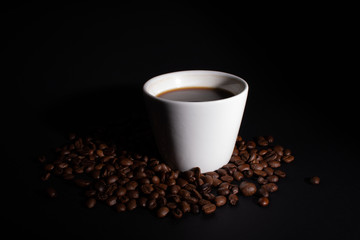 A cup of drink is installed in the scattered grain side lighting