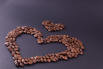 Figure of a double heart located diagonally on a dark background