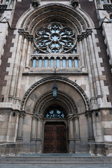 Obraz premium Beautiful door of the cathedral in the Gothic style. Church yard, religion. Street in the city of Lviv Ukraine 03.15.19