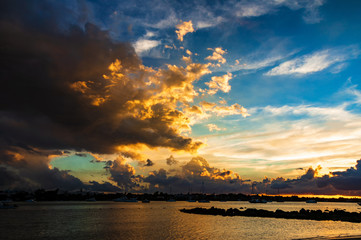 Obraz premium beautiful view of the sea beach in summer at sunset