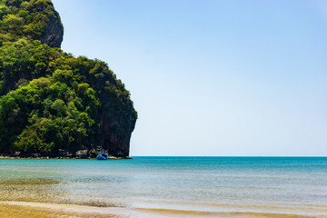 Obraz premium Tropical sea with blue sky in sunny day