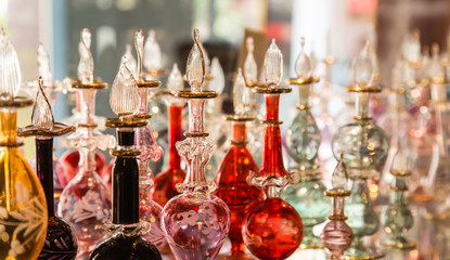 Fototapeta na wymiar beautiful Arab perfume bottles display in shop