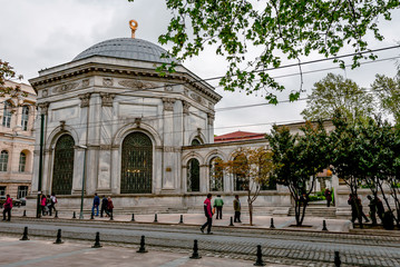 Obraz premium Istanbul, Turkey, 2 May 2006: Tombs of the sleeping sultans, Sultan Ahmet, II. Mahmud, Abdulaziz, Abdulhamid