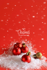 Fototapeta na wymiar Biglietto di auguri di Natale e Capodanno su sfondo rosso. Illustrazione