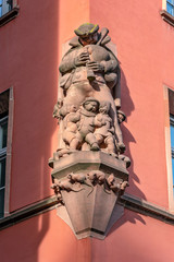 Der Rattenfänger von Hameln - Skulptur von Emil Hub in der Braubachstraße in Frankfurt am Main
