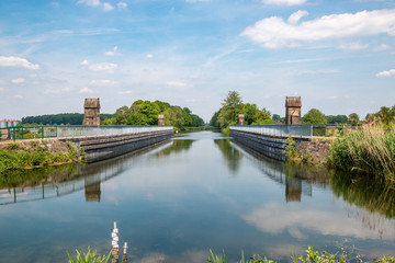 Obraz premium Stillgelegter Dortmund-Ems-Kanal - Alte Fahrt, Lippebrücke bei Datteln