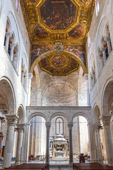 Fototapeta na wymiar Basilica of Saint Nicholas, Bari, interior