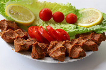 Fracture raw meatballs made with meat and wheat