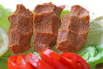 Fracture raw meatballs made with meat and wheat