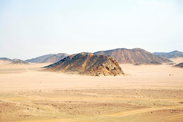 Wüste mit Berglandschaft