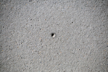 Sichtbetonwand mit Ankerloch