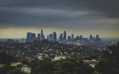 Obraz premium Los Angeles city skyline on a cloudy day