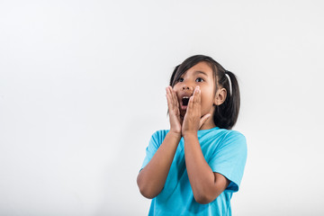 Naklejka premium little girl acting Shout in studio shot