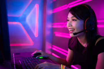 cyber sport gamer playing game © ryanking999