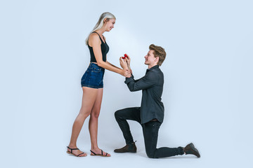 Obraz premium Happy portrait of Couple surprise marriage