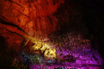 鍾乳洞内部ライトアップ