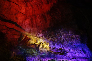 鍾乳洞内部ライトアップ