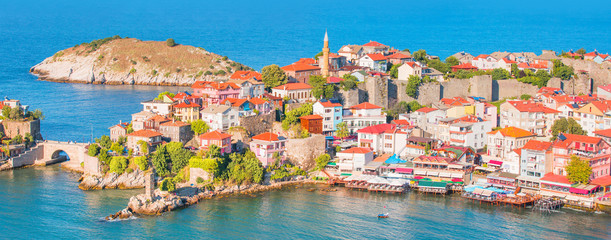 Naklejka premium Beautiful cityscape on the mountains over Black sea - Amasra, Turkey