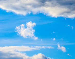 Obraz na płótnie Canvas Heart shaped cloud on a blue sky