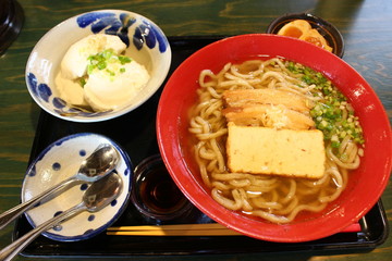 沖縄そばとゆし豆腐