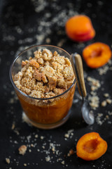 Crumble abricot dans verre 