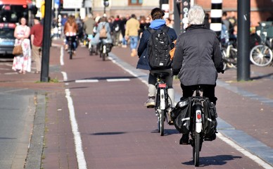 Fototapeta na wymiar à bicyclette...amsterdam