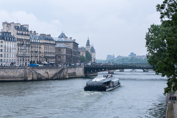 Fototapeta na wymiar Streetview of Baroque and Urban Paris France