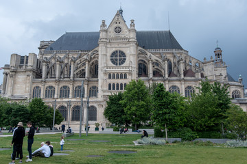 Fototapeta premium Streetview of Baroque and Urban Paris France